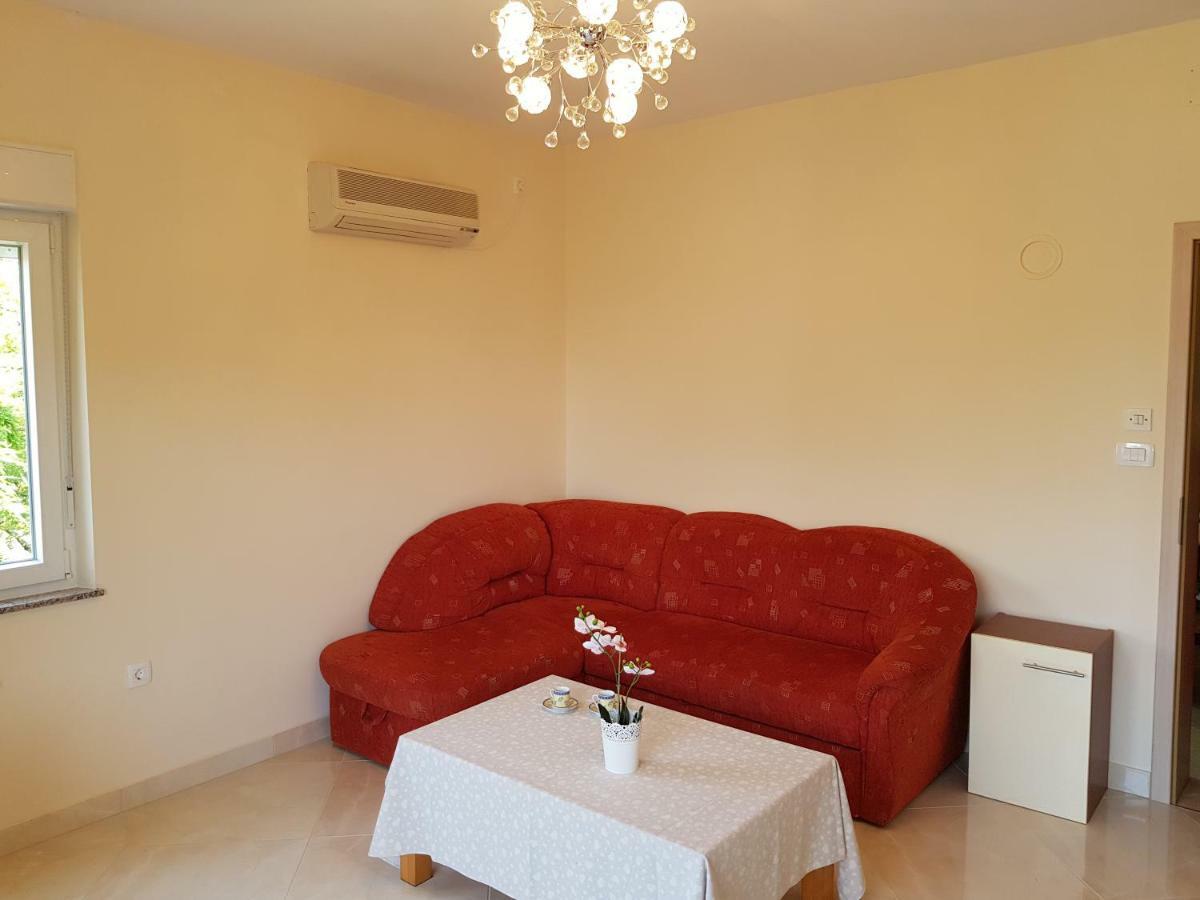 Apartman Vesna Малинска Экстерьер фото