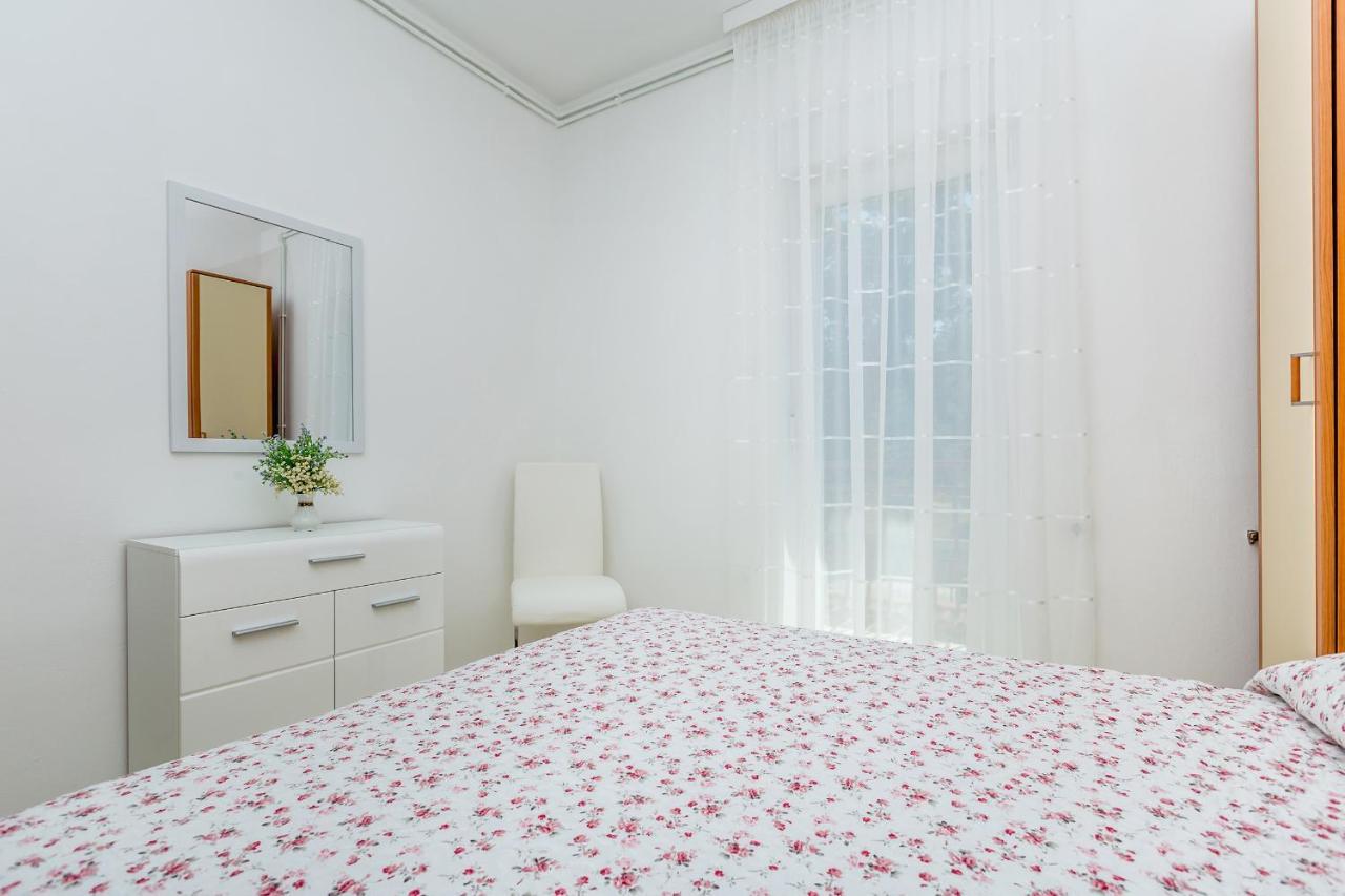 Apartman Vesna Малинска Экстерьер фото